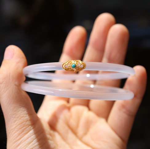 Gold-Devouring Beast Natural Chalcedony Ding-Dang Bracelet Agate Bracelet Ultra-Thin Strip Delicate and Exquisite Jade Bracelet Women's Jewelry Accessories