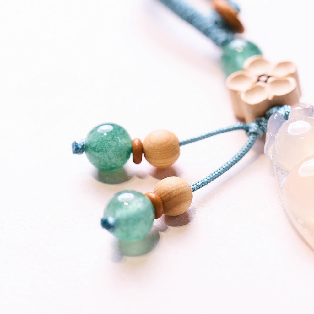 Natural Chalcedony Agate Wealth Bean Keychain Four Seasons Evergreen Fortune Bean Car Bag Pendant Creative Gift