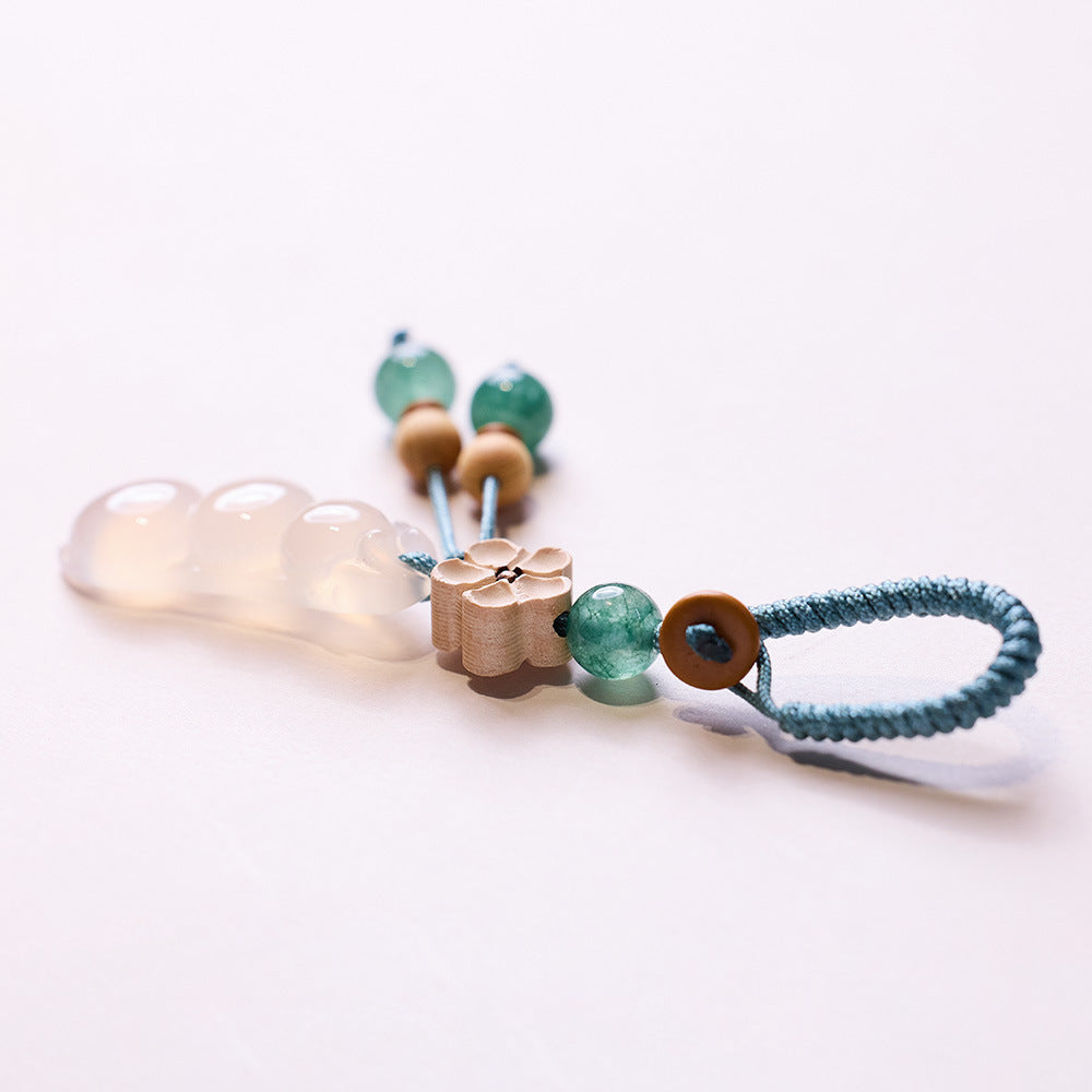 Natural Chalcedony Agate Wealth Bean Keychain Four Seasons Evergreen Fortune Bean Car Bag Pendant Creative Gift