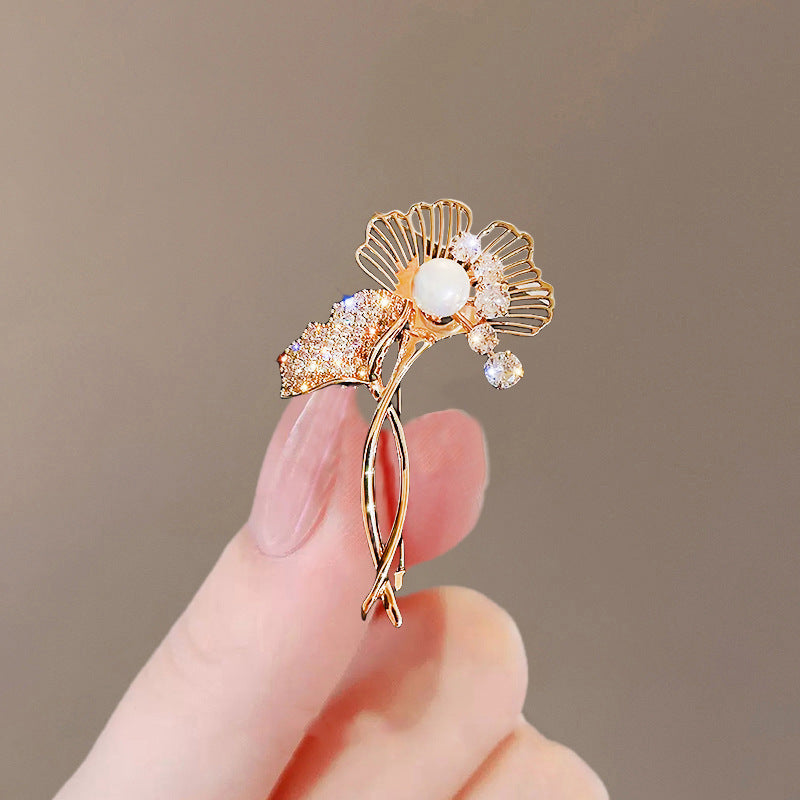 Ginkgo leaf brooch