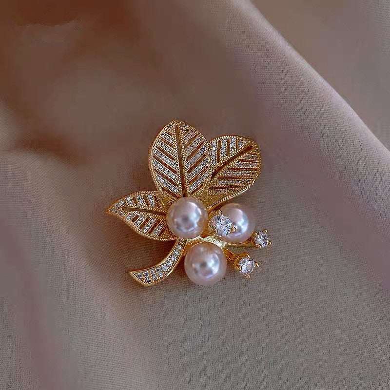 Ginkgo leaf brooch