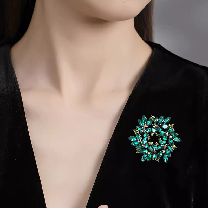 Crystal wreath brooch