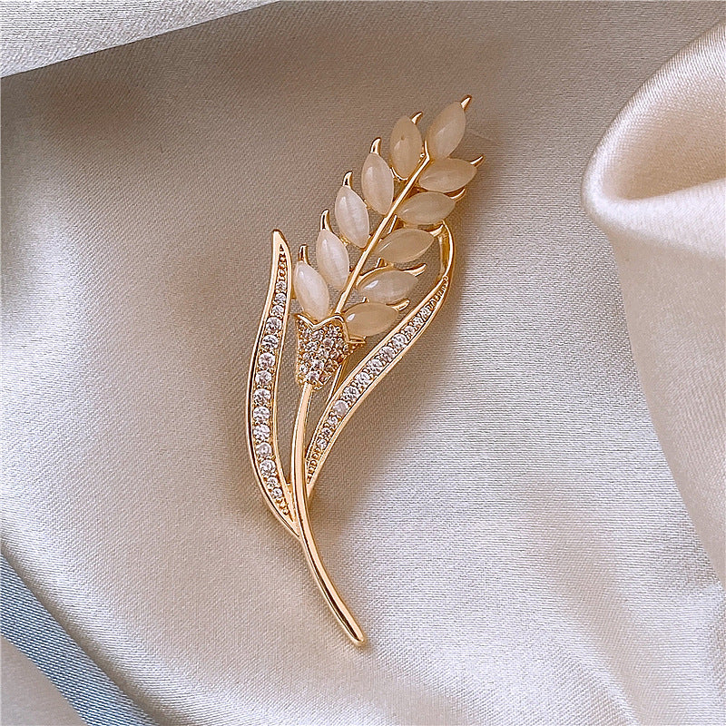 Wheat ear diamond brooch